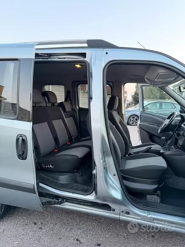 Usata Fiat Doblò 105 CV (77 kW) 2010 Grigio Monovolume