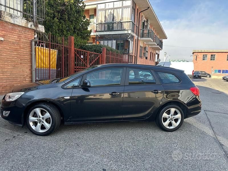 Usata Opel Astra S 110 CV (80 kW) 2013 Nero Berlina