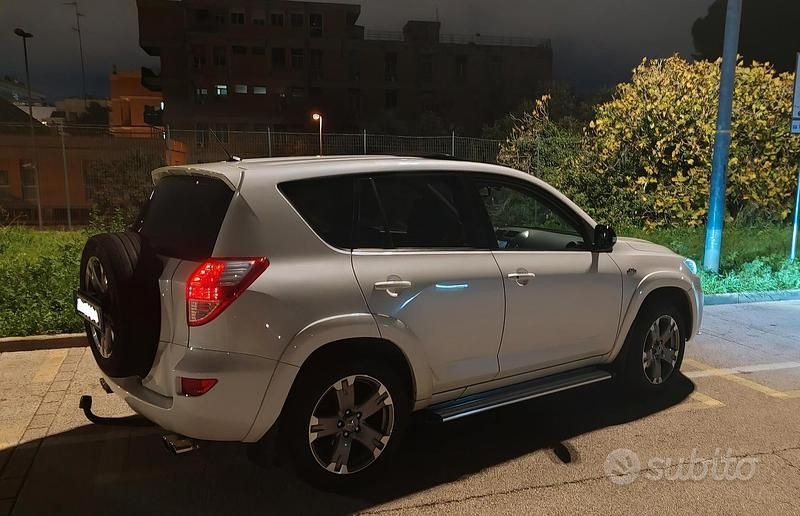 Usata Toyota RAV4 2011 SUV