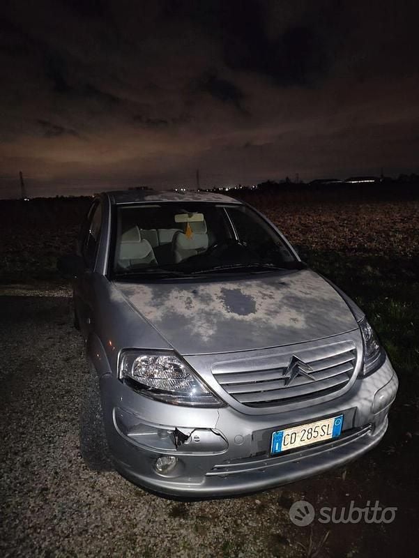 Grigio Usata 2003 Citroën C3 Exclusive Tre volumi | 2000 € (Buon prezzo) - Immagine 1/4