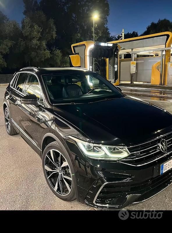Usata VW Tiguan R-line 150 CV (110 kW) 2021 Nero SUV