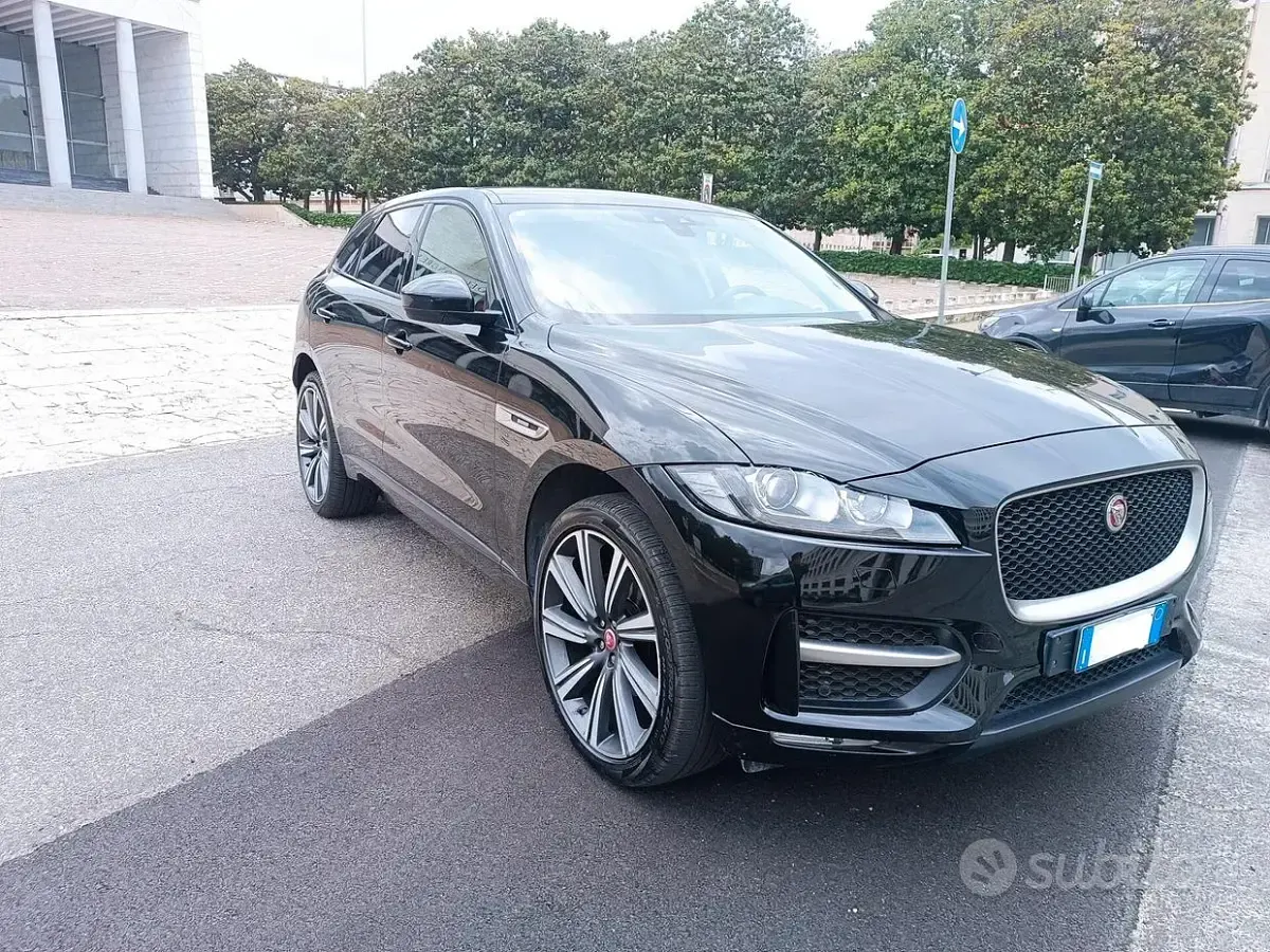 Usata Jaguar F-Pace R-Sport 180 CV (132 kW) 2017 Nero SUV