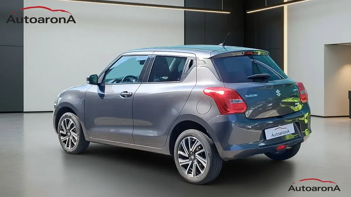 Usata Suzuki Swift 83 CV (61 kW) 2023 9f grigio astro metallizzato Utilitaria