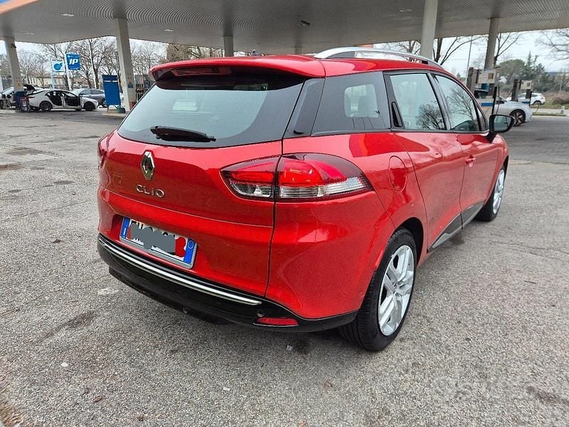 Usata Renault Clio GrandTour Business 90 CV (66 kW) 2019 Rosso Station wagon