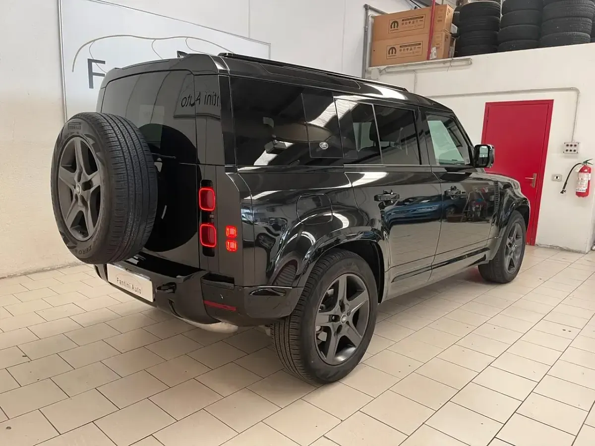 Usata Land Rover Defender Dynamic 199 CV (146 kW) 2024 Nero SUV