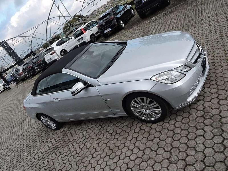 Usata Mercedes E220 170 CV (125 kW) 2012 Argento Cabrio