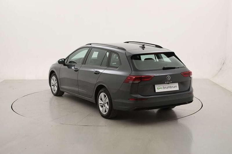 Usata VW Golf VIII Life 116 CV (85 kW) 2021 Grigio Station wagon