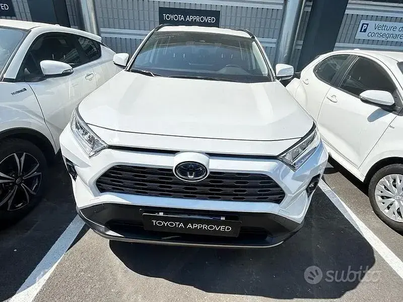 Usata Toyota RAV4 Hybrid 222 CV (163 kW) 2022 Bianco SUV