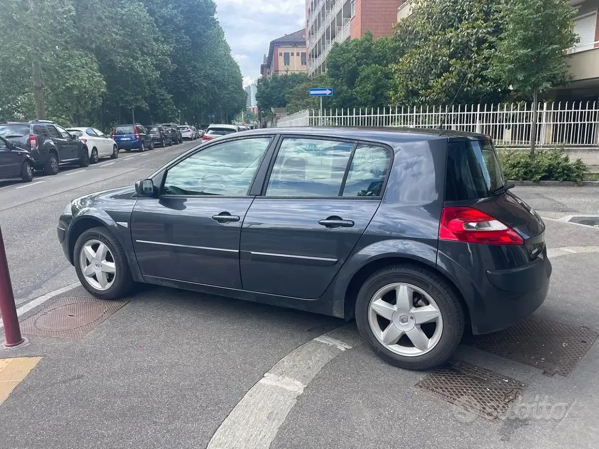 Usata Renault Mégane Dynamique 111 CV (81 kW) 2007 Grigio Berlina