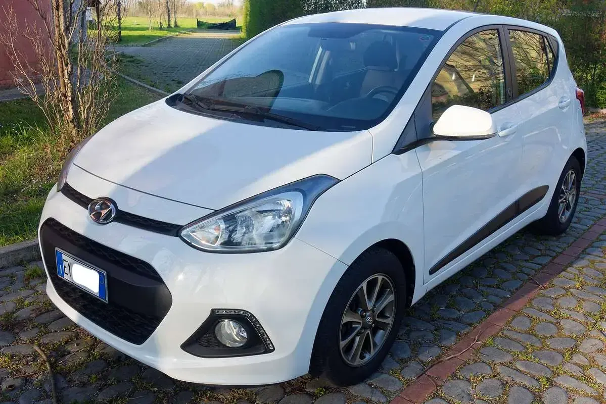 Usata Hyundai i10 Edition 67 CV (49 kW) 2015 Bianco Utilitaria