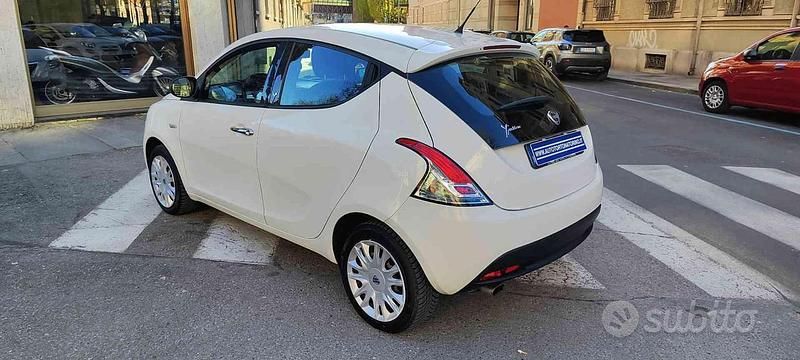 Usata Lancia Ypsilon Gold 69 CV (50 kW) 2014 Bianco Utilitaria