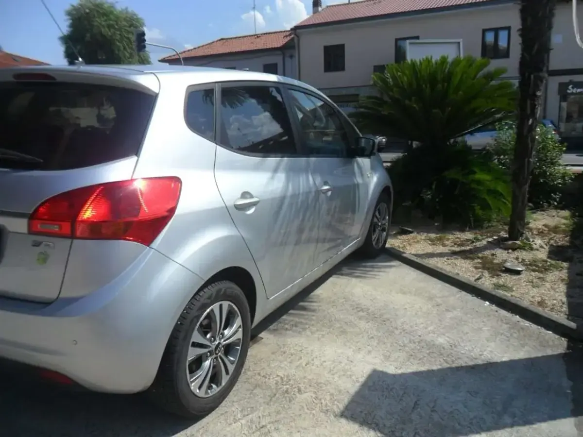Usata Kia Venga 90 CV (66 kW) 2017 Argento Utilitaria