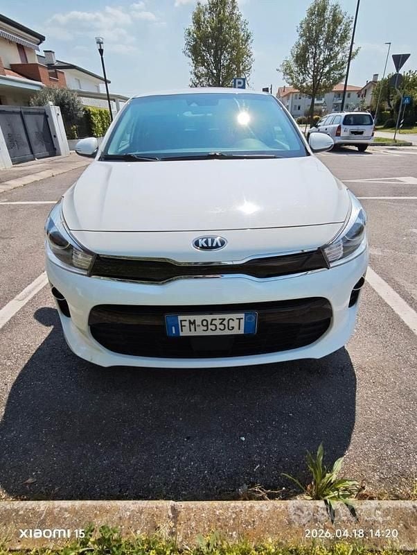 Usata Kia Rio 101 CV (74 kW) 2017 Bianco Berlina
