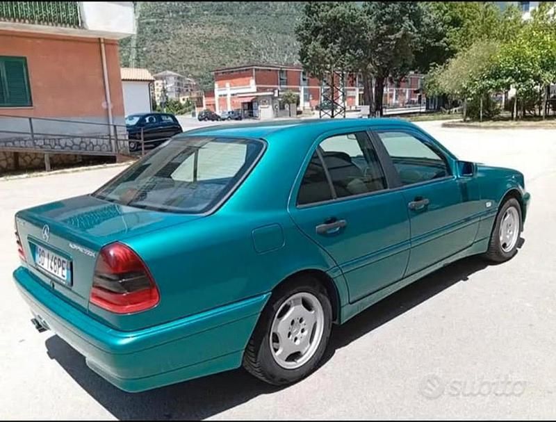 Usata Mercedes 190 192 CV (141 kW) 1999 Verde Berlina