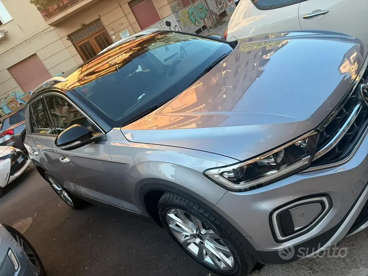 Usata VW T-Roc Style 110 CV (80 kW) 2022 Grigio SUV