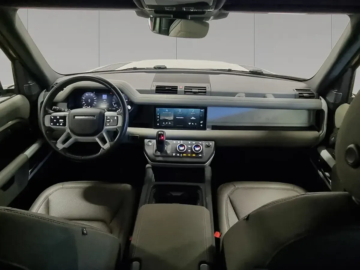 Usata Land Rover Defender SE 200 CV (147 kW) 2023 Pangea green SUV