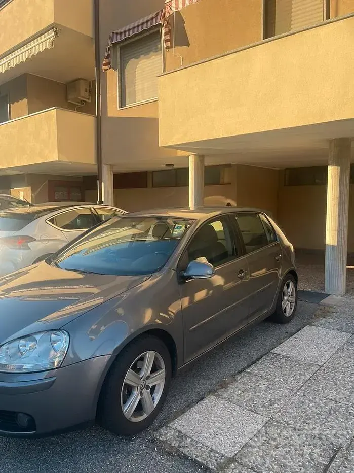 Usata VW Golf V 102 CV (75 kW) 2007 Berlina