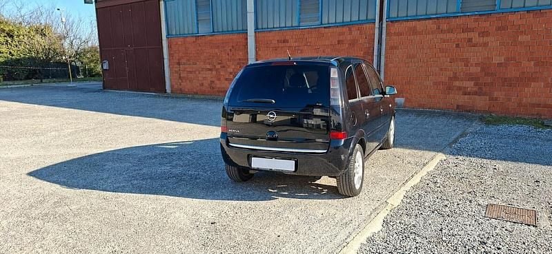 Usata Opel Meriva Cosmo 90 CV (66 kW) 2010 Nero Monovolume