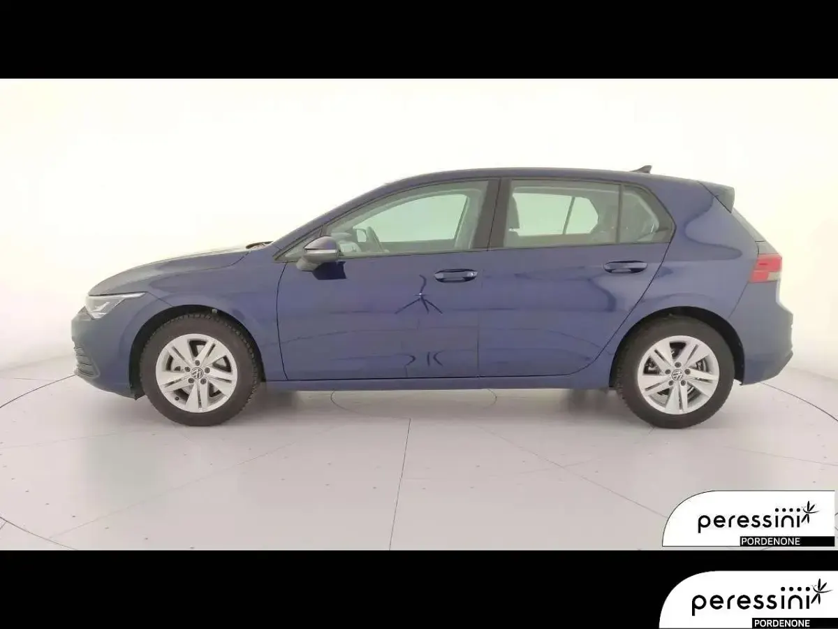Usata VW Golf VIII Life 131 CV (96 kW) 2023 Blu Berlina