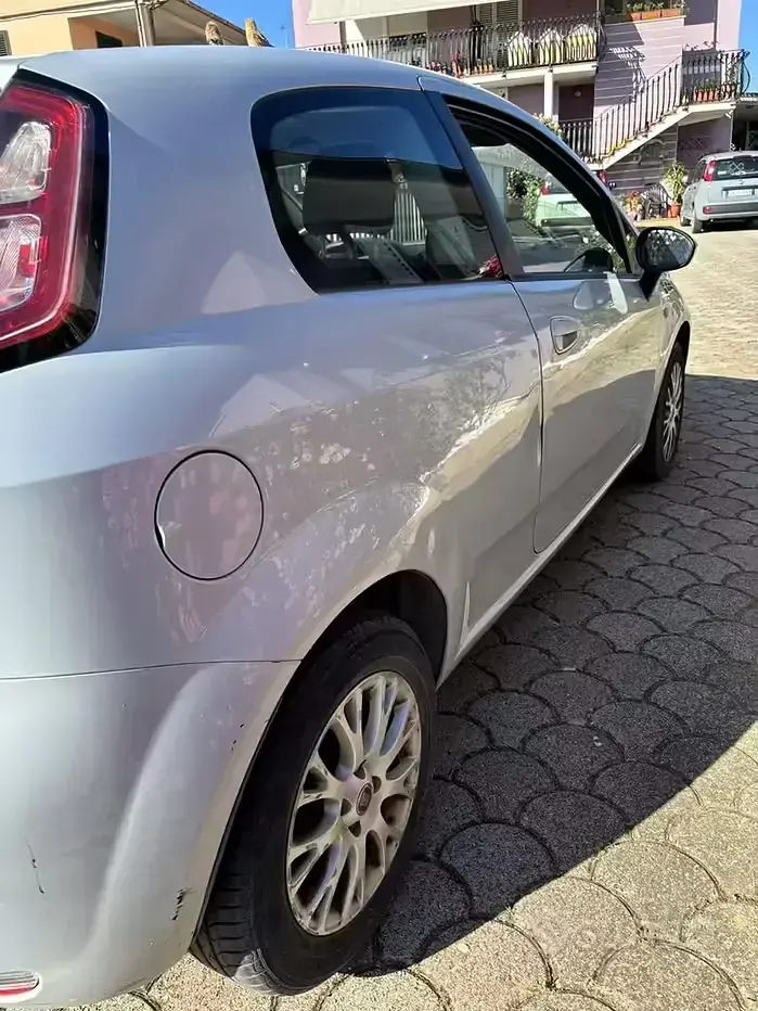 Usata Fiat Punto 69 CV (50 kW) 2012 Grigio Utilitaria
