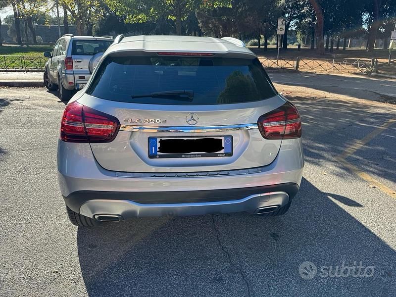 Usata Mercedes GLA200 136 CV (100 kW) 2018 Grigio SUV
