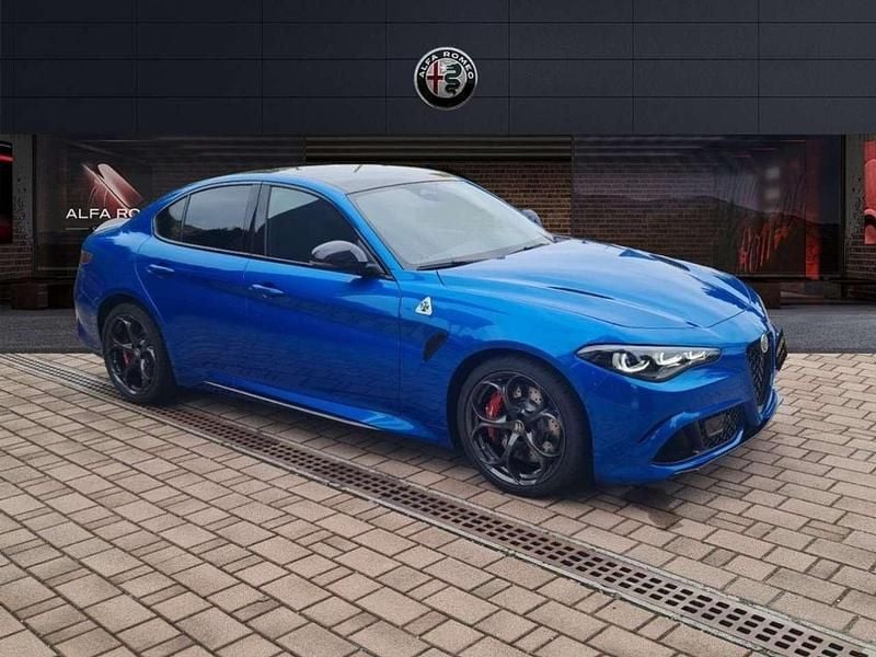 Nuova Alfa Romeo Giulia Quadrifoglio 518 CV (380 kW) 2025 Blu Berlina