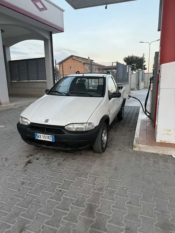 Usata Fiat Strada 63 CV (46 kW) 2001 Pick-up