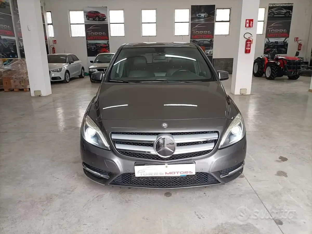 Usata Mercedes B180 Premium 109 CV (80 kW) 2012 Grigio Utilitaria