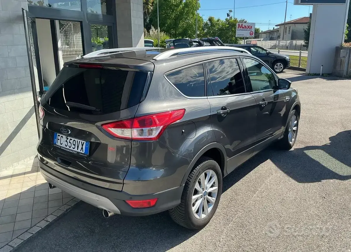 Usata Ford Kuga 150 CV (110 kW) 2016 Grigio SUV