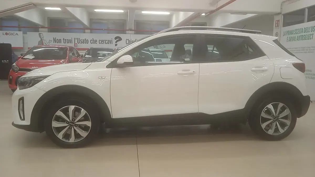 Usata Kia Stonic Urban 84 CV (61 kW) 2023 Bianco SUV