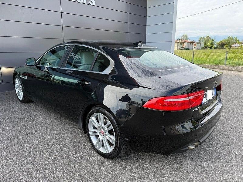 Usata Jaguar XE Prestige 180 CV (132 kW) 2016 Nero Berlina