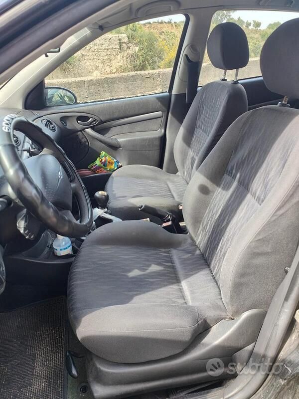 Usata Ford Focus 116 CV (85 kW) 2002 Nero Berlina