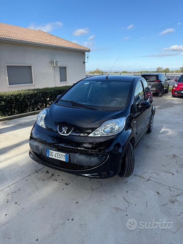 Nero Usata 2007 Peugeot 107 Due volumi | 3090 € (Buon prezzo) - Immagine 1/4