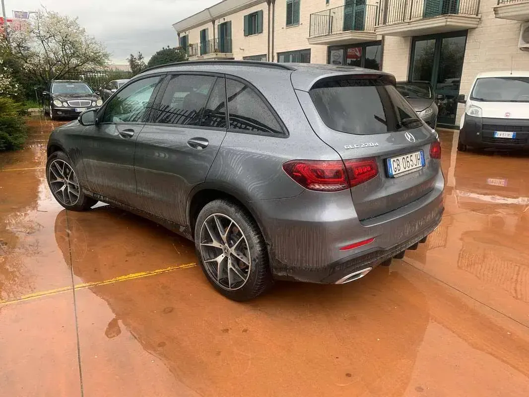Usata Mercedes GLC220 Premium Plus 194 CV (142 kW) 2020 Lilla SUV