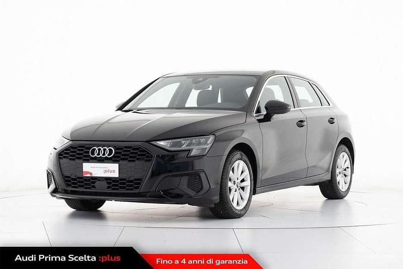 Nero brillante Usata 2022 Audi A3 Business Tre volumi | 25.900 € (Buon prezzo) - Immagine 1/4