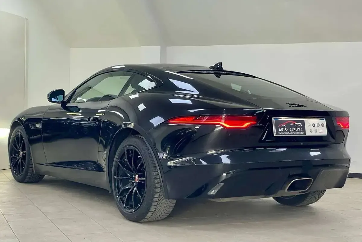 Usata Jaguar F-Type R-Dynamic 300 CV (220 kW) 2022 Nero Coupé