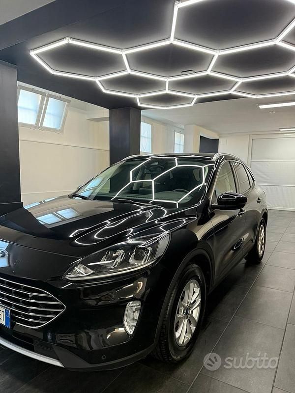 Usata Ford Kuga Titanium 120 CV (88 kW) 2022 Nero SUV