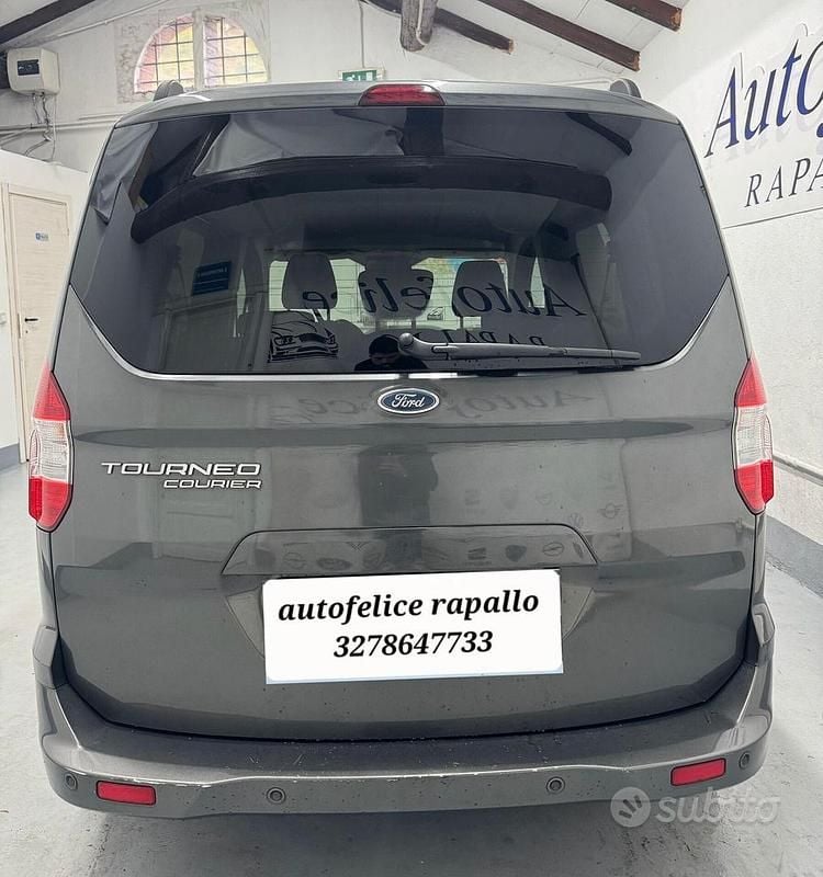 Usata Ford Tourneo Courier Sport 75 CV (55 kW) 2018 Grigio Monovolume