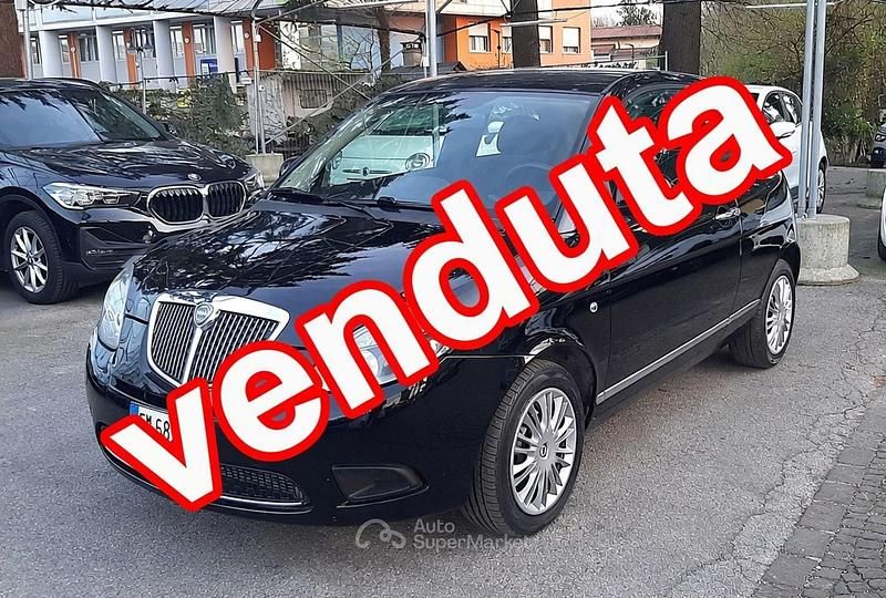 Begagnad Lancia Ypsilon 69 HK (50 kW) 2012 Svart Halvkombi