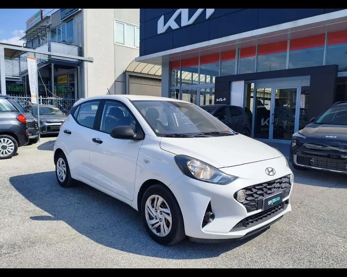 Usata Hyundai i10 Advanced 65 CV (47 kW) 2021 Bianco Utilitaria
