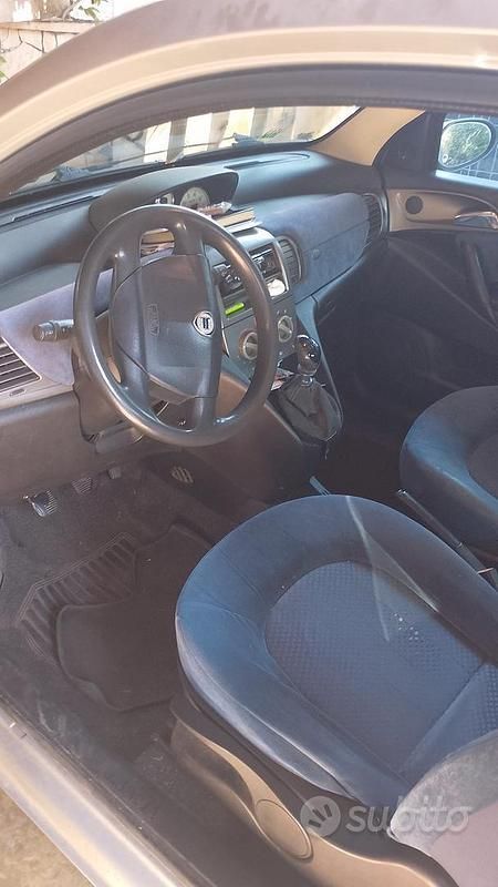 Usata Lancia Ypsilon 60 CV (44 kW) 2005 Utilitaria