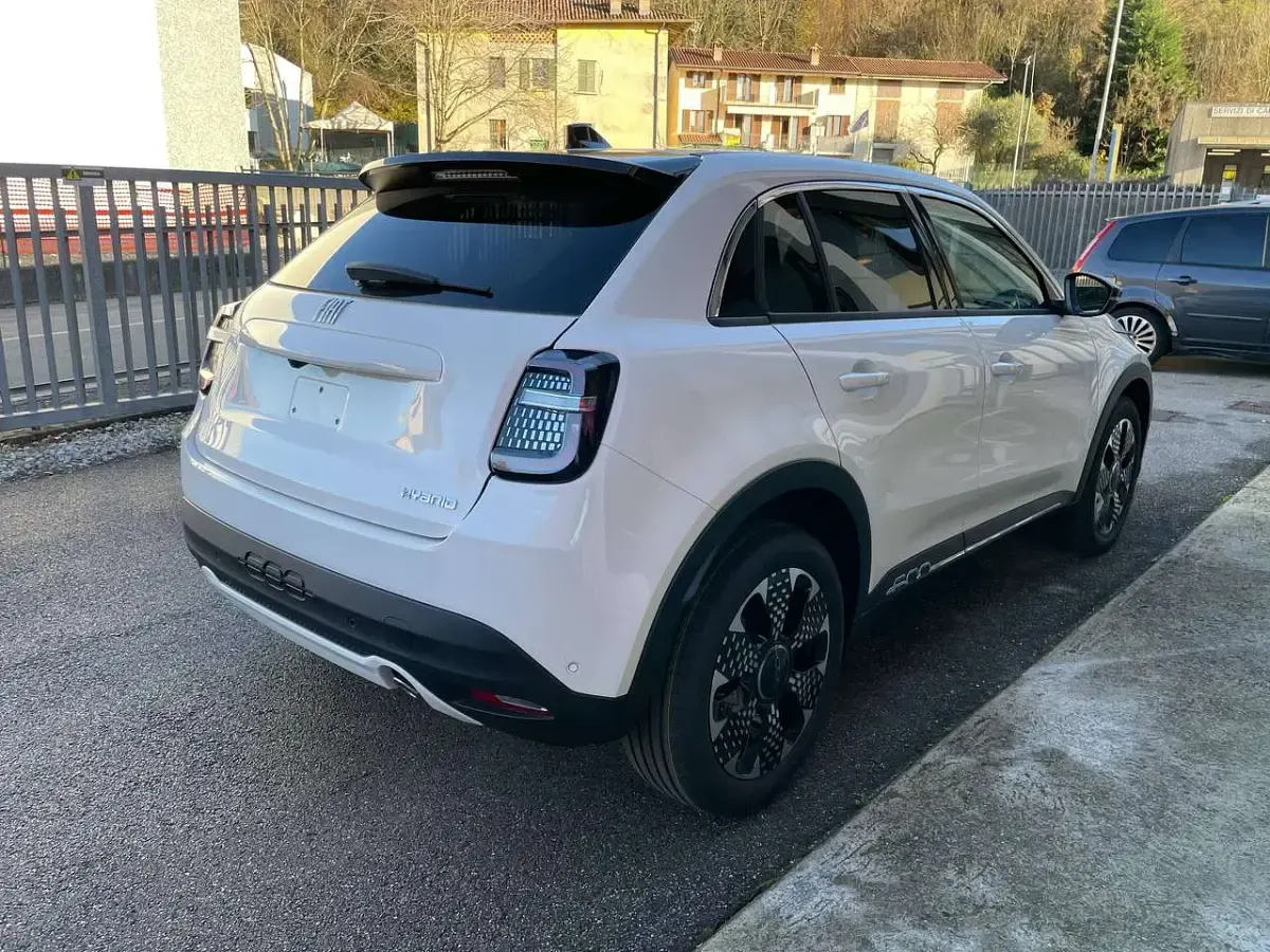 Nuova Fiat 600 La Prima 136 CV (100 kW) 2026 Bianco SUV