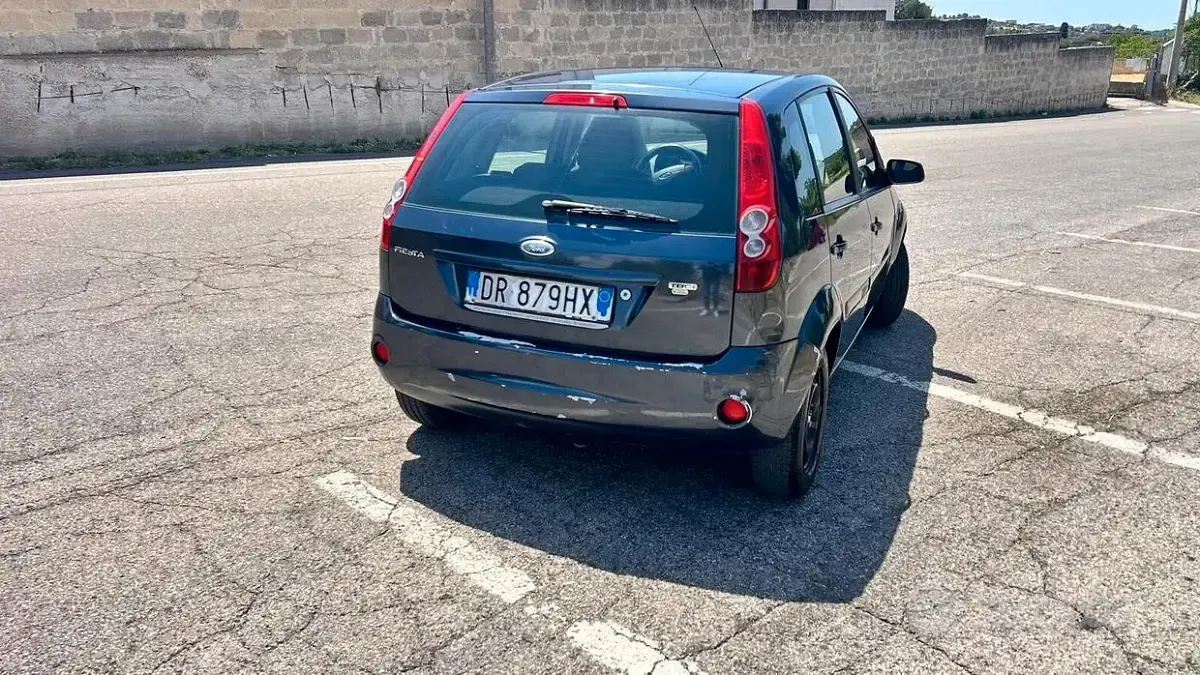 Usata Ford Fiesta Ghia 68 CV (50 kW) 2008 Grigio Utilitaria