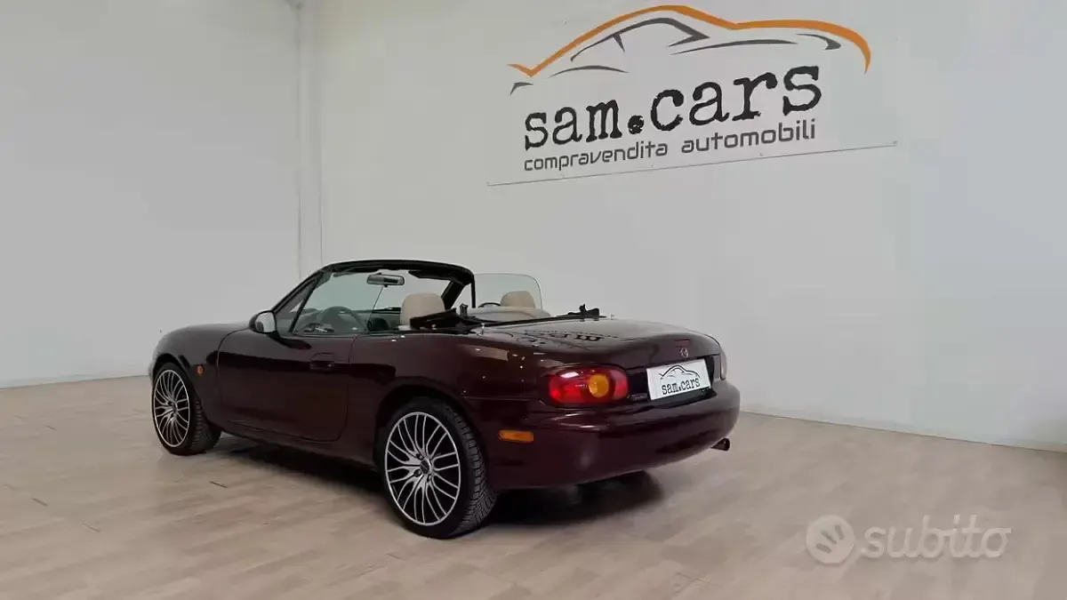 Usata Mazda MX5 110 CV (80 kW) 2000 Bordeaux Cabrio