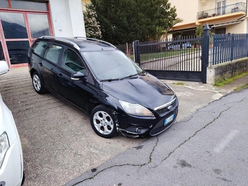 Usata Ford Focus 110 CV (80 kW) 2010 Nero Station wagon