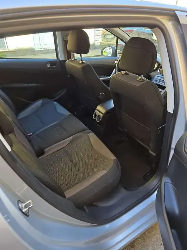 Usata Peugeot 308 109 CV (80 kW) 2008 Berlina