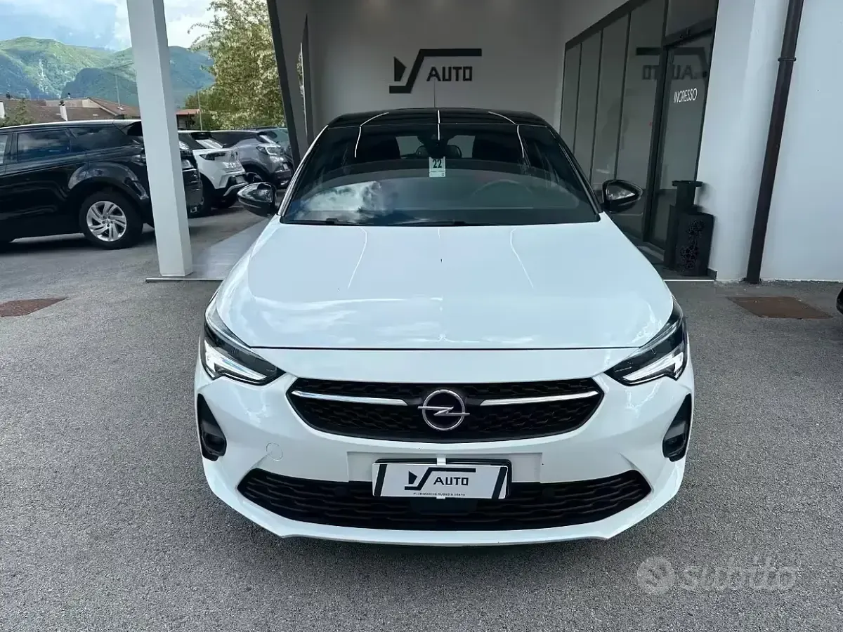 Usata Opel Corsa S 101 CV (74 kW) 2023 Arktis white tetto nero Utilitaria