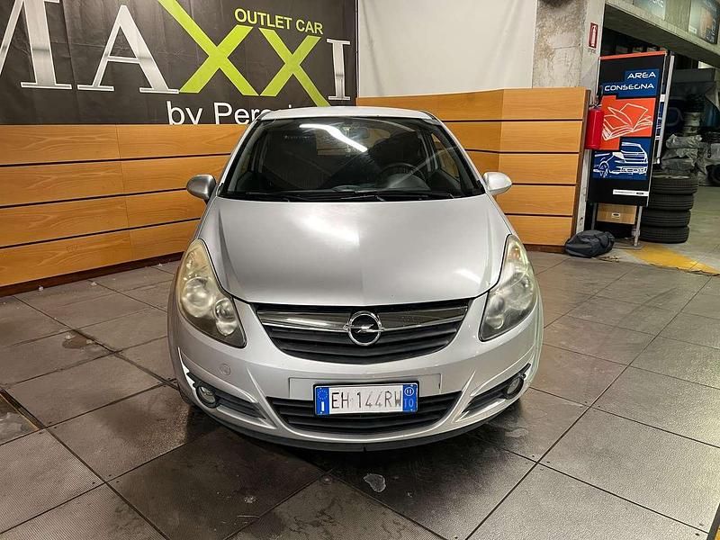 Usata Opel Corsa Edition 86 CV (63 kW) 2011 Argento Utilitaria