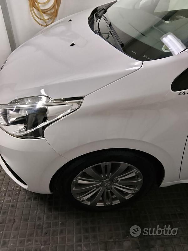 Usata Peugeot 208 75 CV (55 kW) 2016 Utilitaria