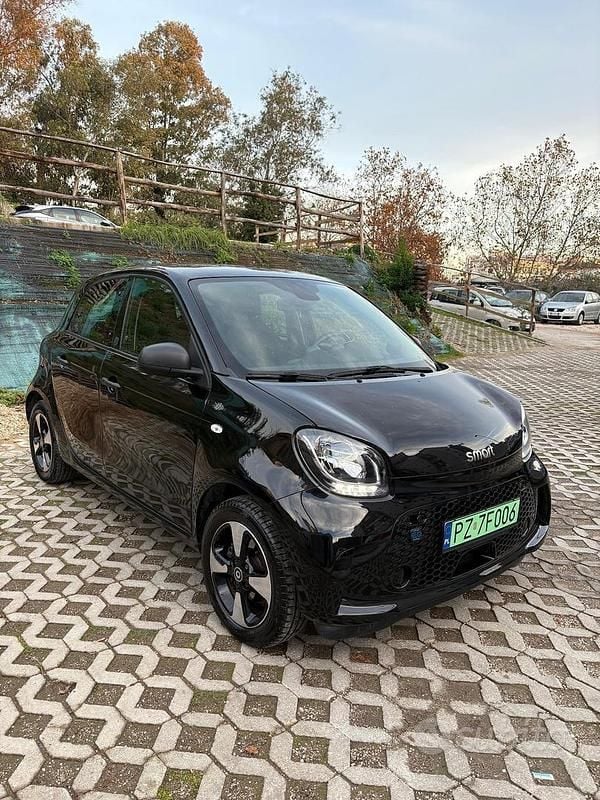 Usata Smart ForFour Electric Drive Passion 40 kW (55 CV) 2022 Nero Berlina